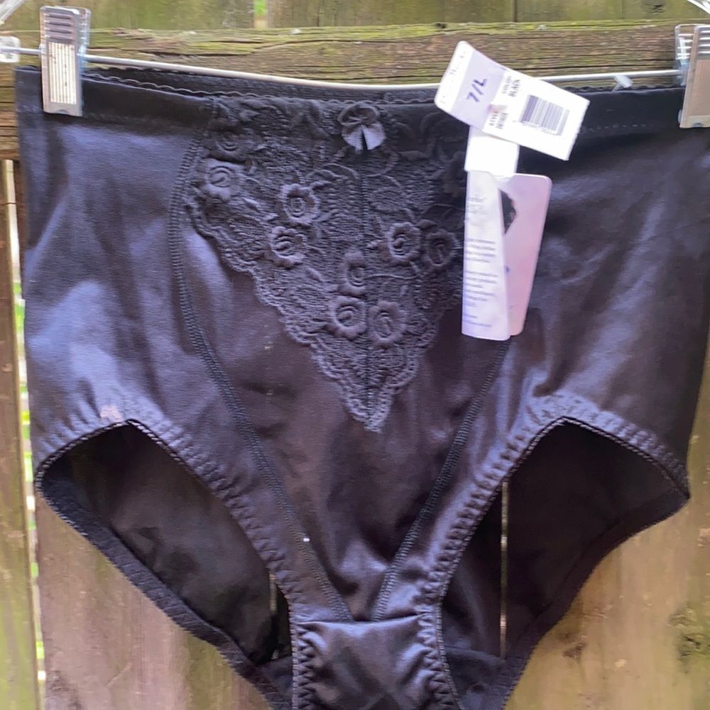 Delta Burke panties sz. 7/L NWT